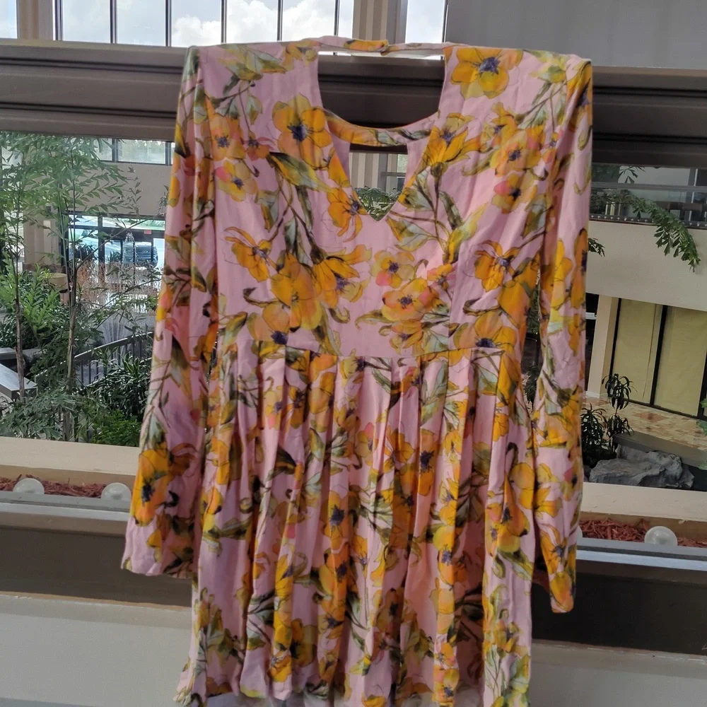 FREE PEOPLE FLOWY BELL SLEEVE DRESS WITH V CUT-OUTS FRONT & BACK WOMEN'S Size 8 - Picture 7 of 11